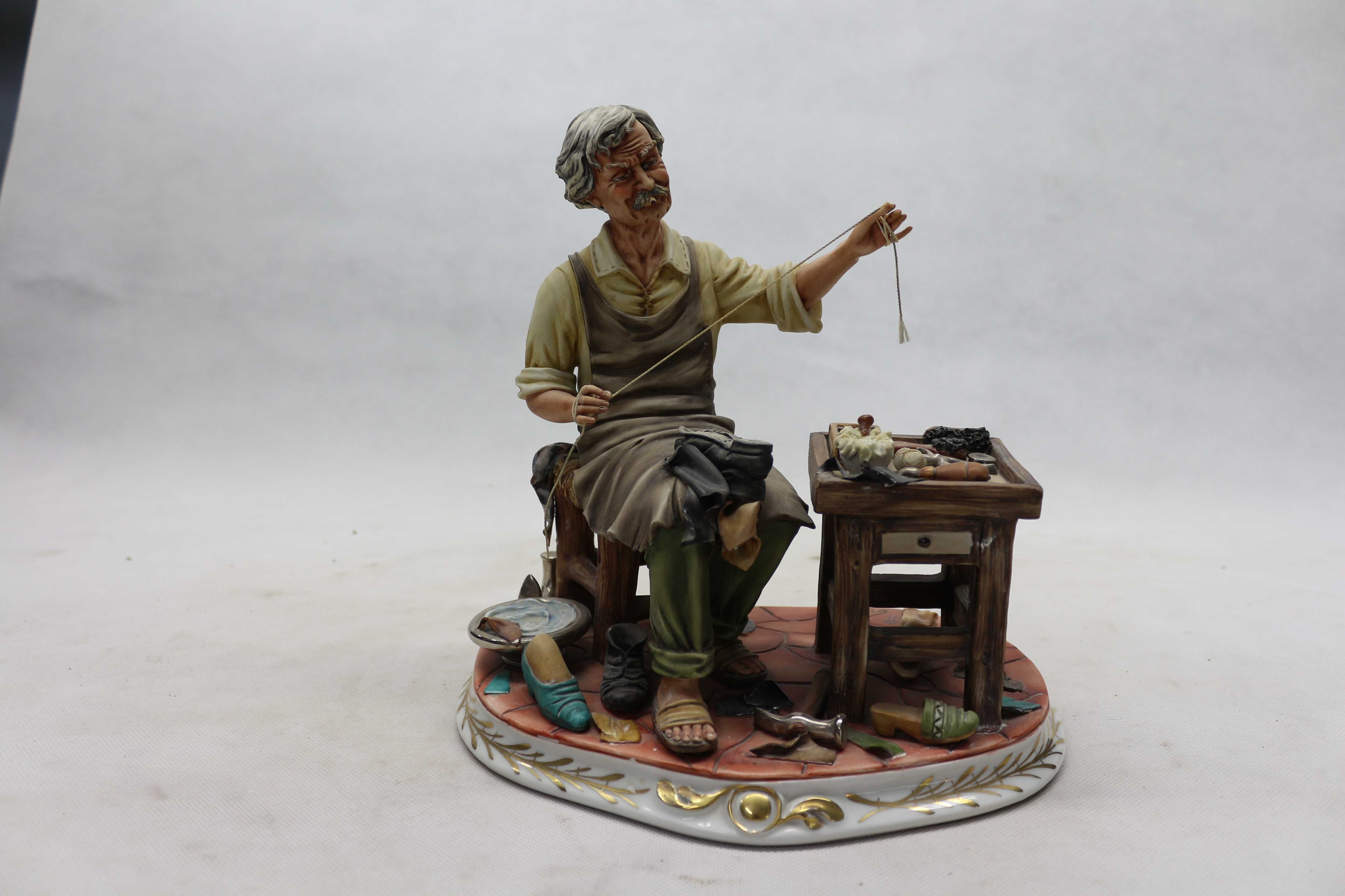 Статуэтка из фарфора Сапожник Италия Capodimonte