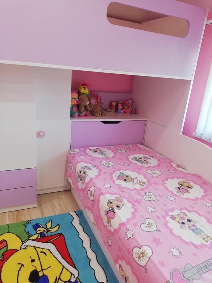 Двуетажно легло много удобно