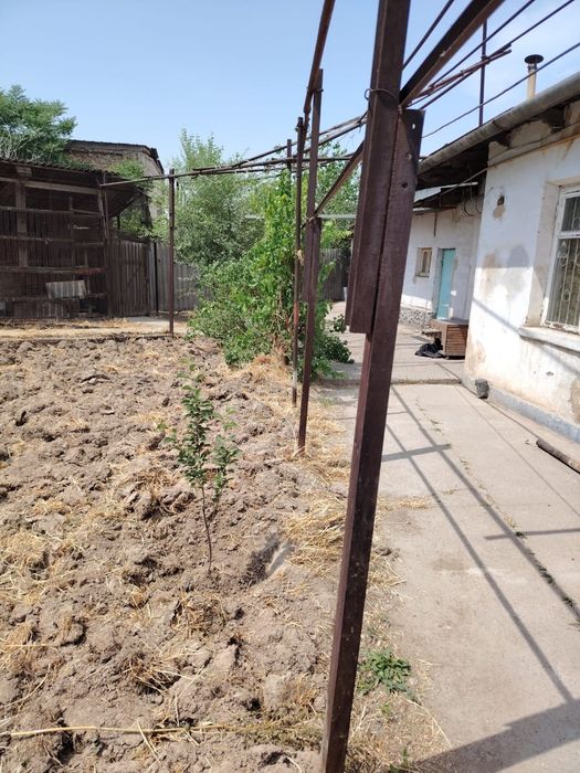 Бектемирский район заправка уз газоил дом на земле 4.3 сотки 2к 25м2