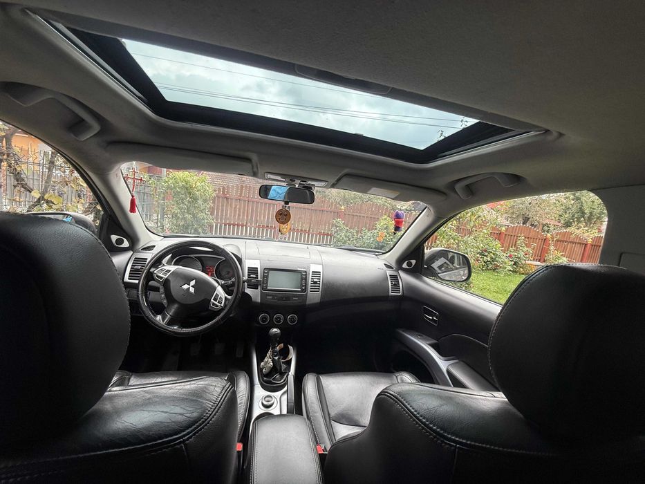 Mitsubishi Outlander 2.0 Di-D Instyle 4WD 7Locuri