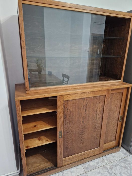 Vand bufet lemn vintage cu vitrina si usi glisante