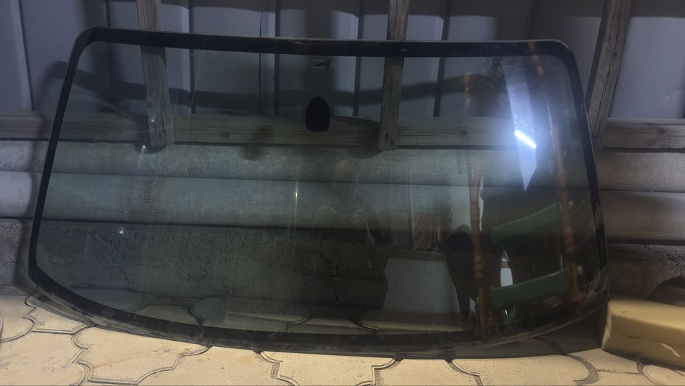 Лобовое стекло Montero Sport оригинал