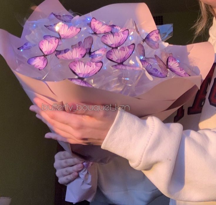 Подарки на 8 марта Светящиеся букеты Тюлап Розы цветы