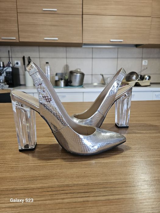 Pantofi marimea 38.150 lei