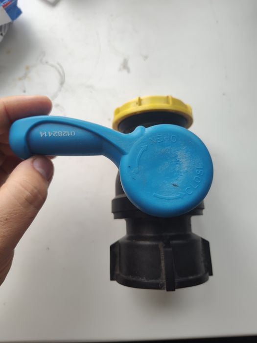 Кран для еврокуба в отличном состоянии