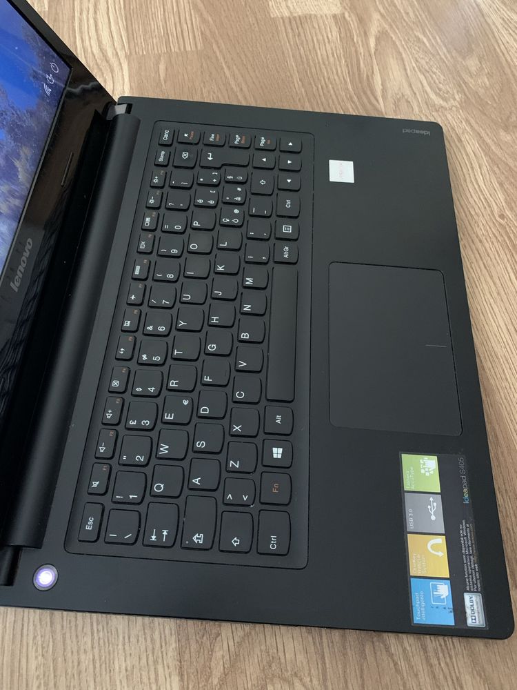 Laptop Lenovo Slim Display 14 led,4gb ram,500gb hdd,Windows 10 cu inca