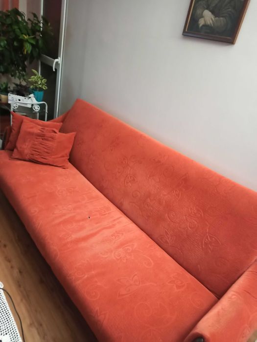 Падарявам диван.