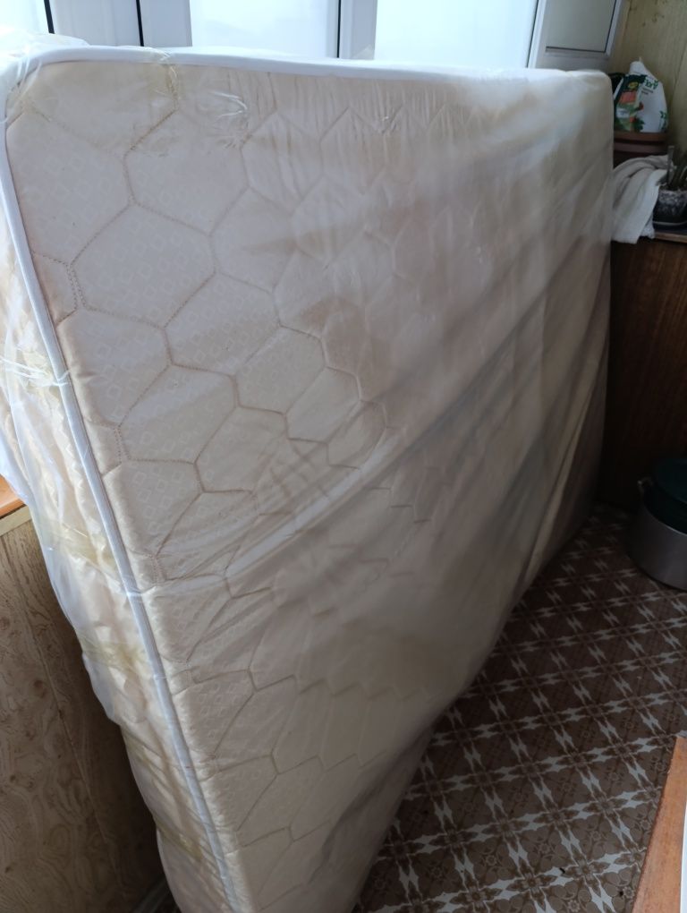 Продаю матрас б/у