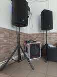 Sistem format din 2 boxe active și bass activ