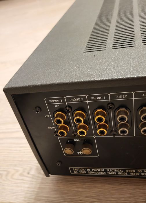 Rotel RA-2040 bijuterie