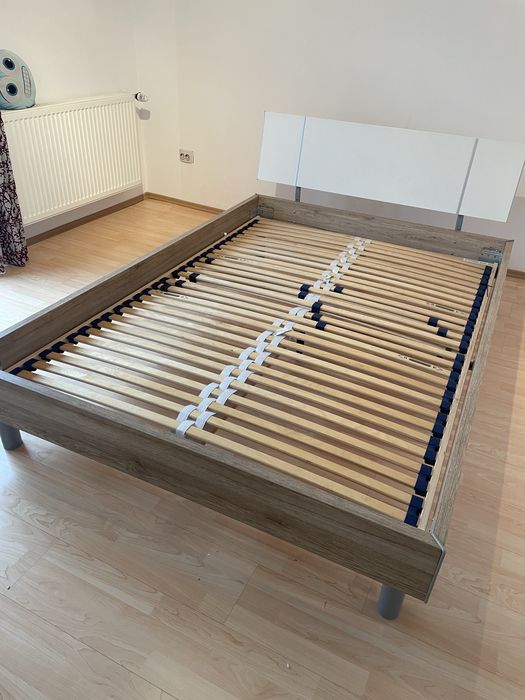 Pat de 140/200 cu saltea si somiera