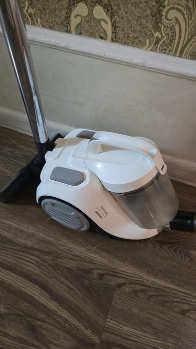 Продам пылесос, утюг, гладильную доску б/у в хорошем состоянии