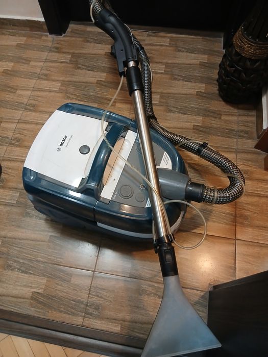 Продавам прахосмукачка Бош