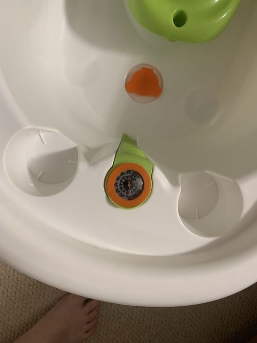 Cadă bebe cu termometru