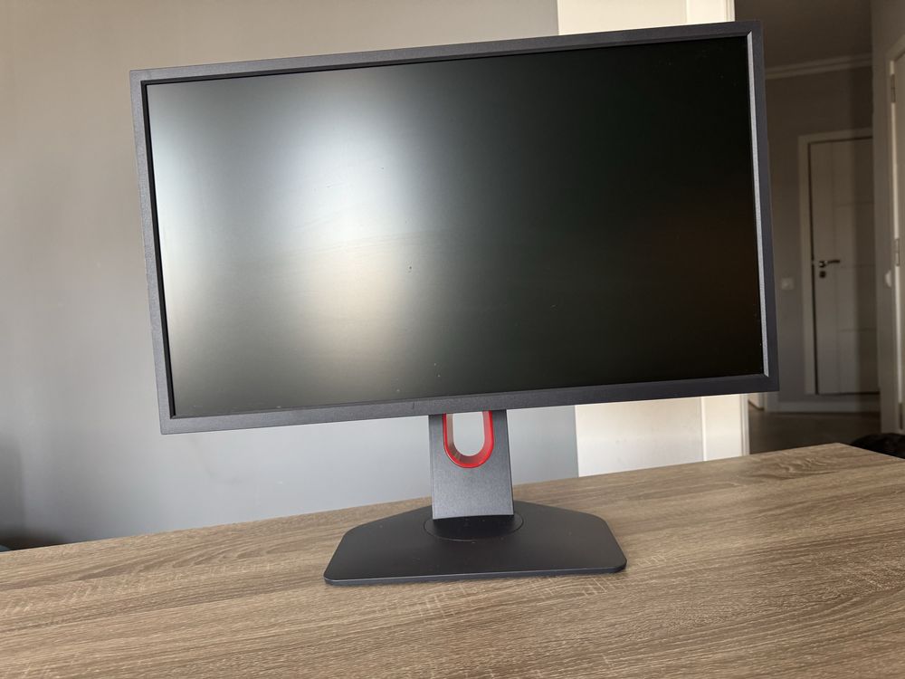 Гейминг компютър + Монитор 240 HZ + клавиатура Razer