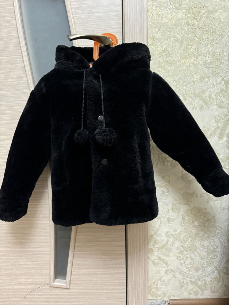 Продам зимнюю шубку на девочку