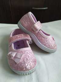 Детская обувь для мальчика и девочки