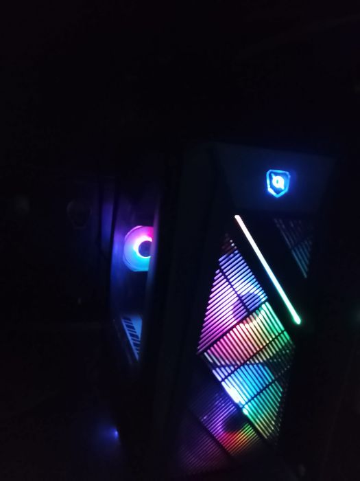 Vând pc gaming nou