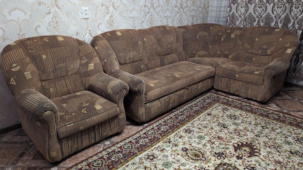 Шикарный диван с креслом
