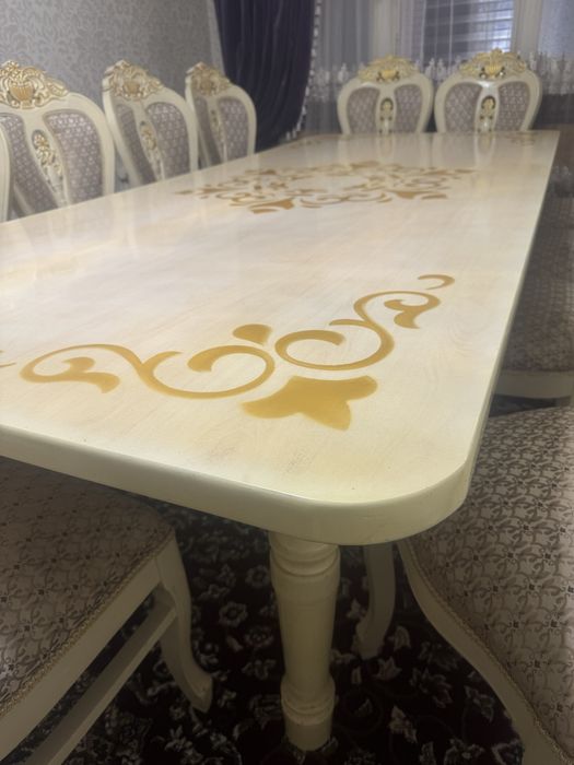 Стол стулья на гостиной 12 персон