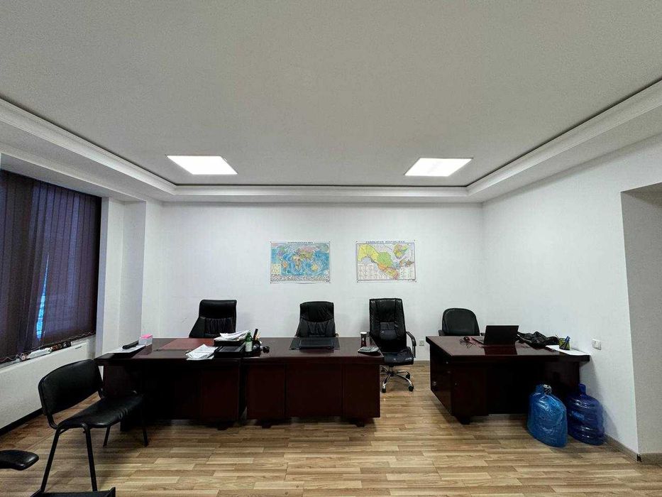 Продаётся бизнес центр по улице Бобур. Аэропорт мост. Вдоль дороги!!!