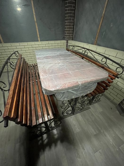 • Комплект: Кованый стол и 2 скамейки (для сада/беседк