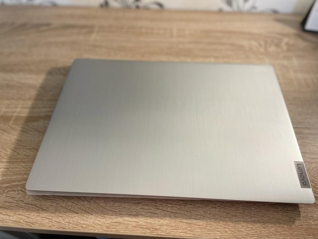 Laptop Lenovo IdeaPad 3 Procesor Intel Pentium gold