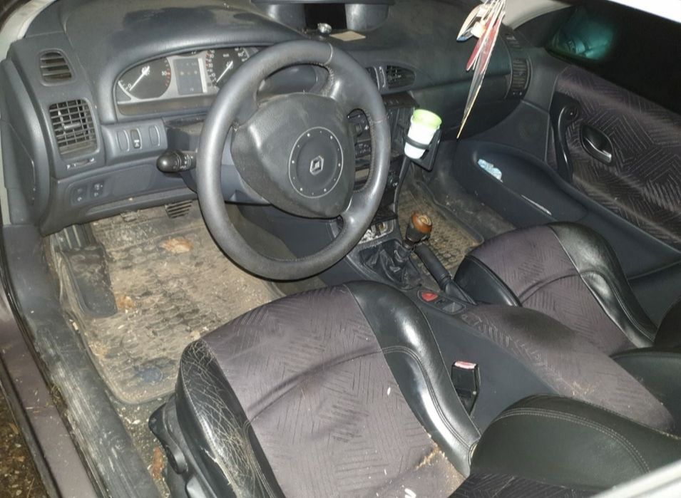 Dezmembrez Renault Laguna 1.9 Diesel, 1.6 Benzina