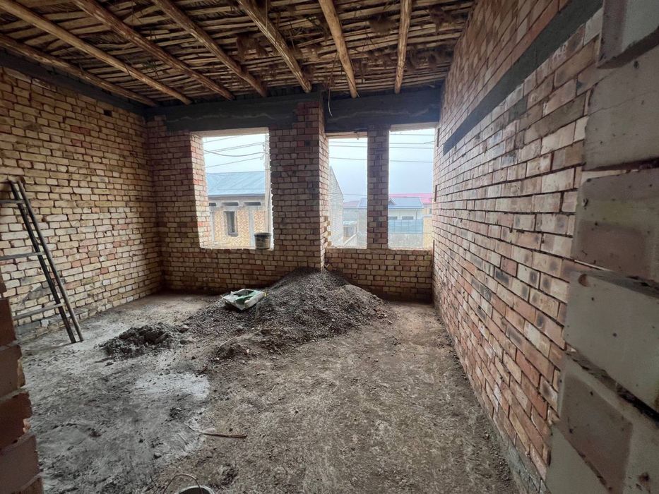 Продается Участок 2,5 сотки.Дом 306м2.Этажность 2+подвал.Ор-р Хасанбай