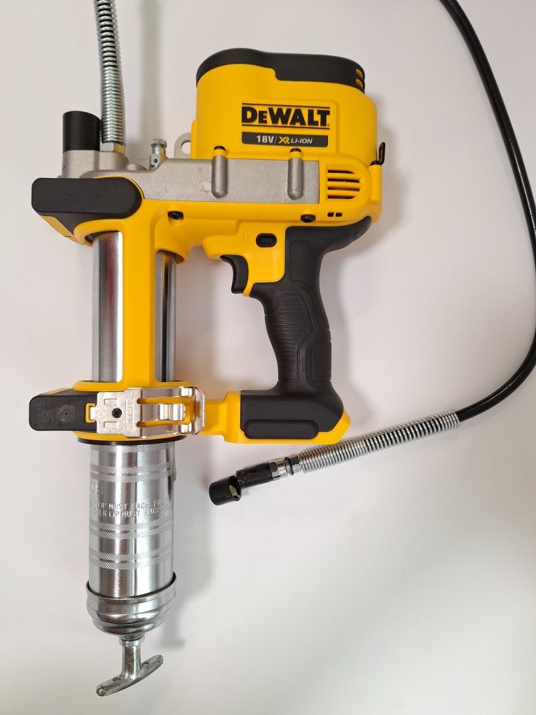 Такаламит Акумулаторен DeWALT DCGG571NK с куфар