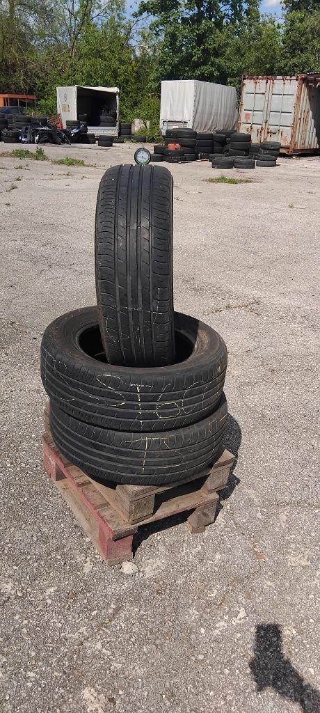 Гуми 215 60 16 Фалкен Falken 3 броя. Цената е за брой.