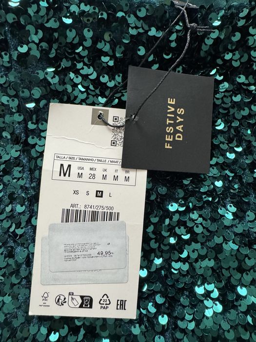 Блестящ пайетен топ от празничната колекция на Zara