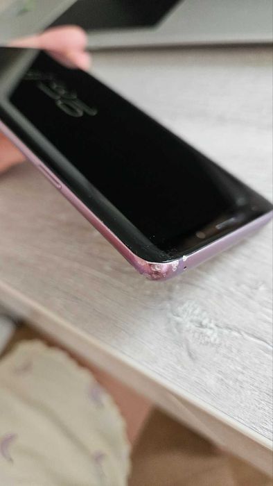 Samsung Galaxy S9 64GB Dual Sim добро състояние, леко счупено на гърба