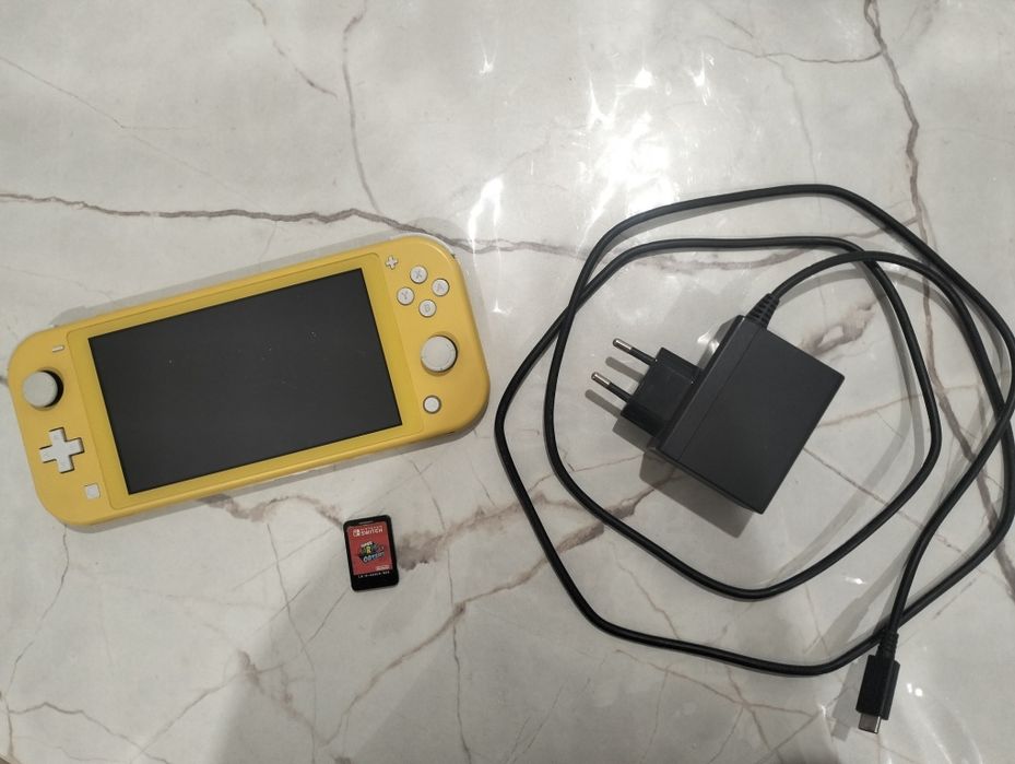 Nintendo switch lite б/у с картриджем mario odyssey