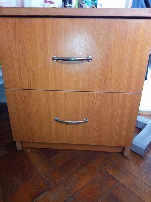 Vând comodă pentru televizor pe rotile și noptieră cu sertare