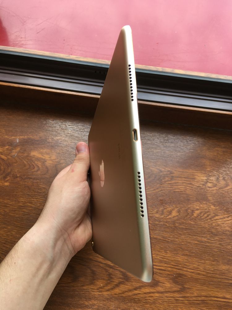 iPad Pro 9.7 256GB LL/A IDEAL sotladi