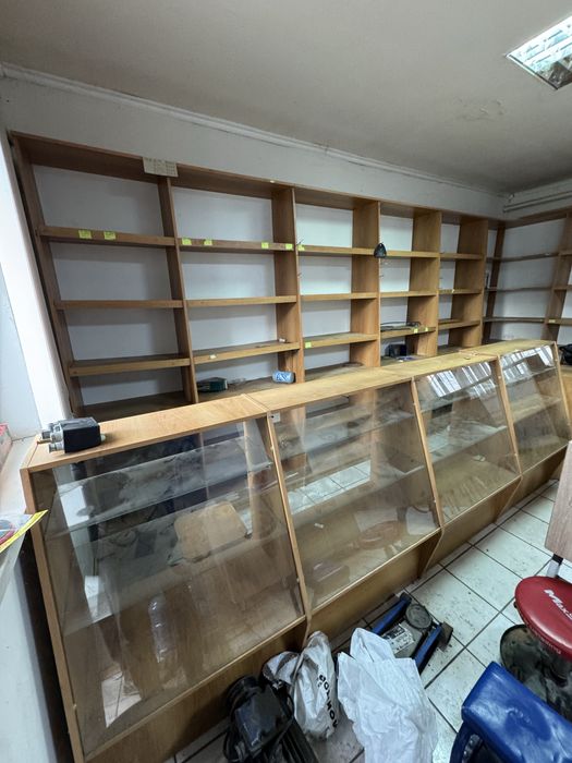 Ветрина и стилажи в магазин