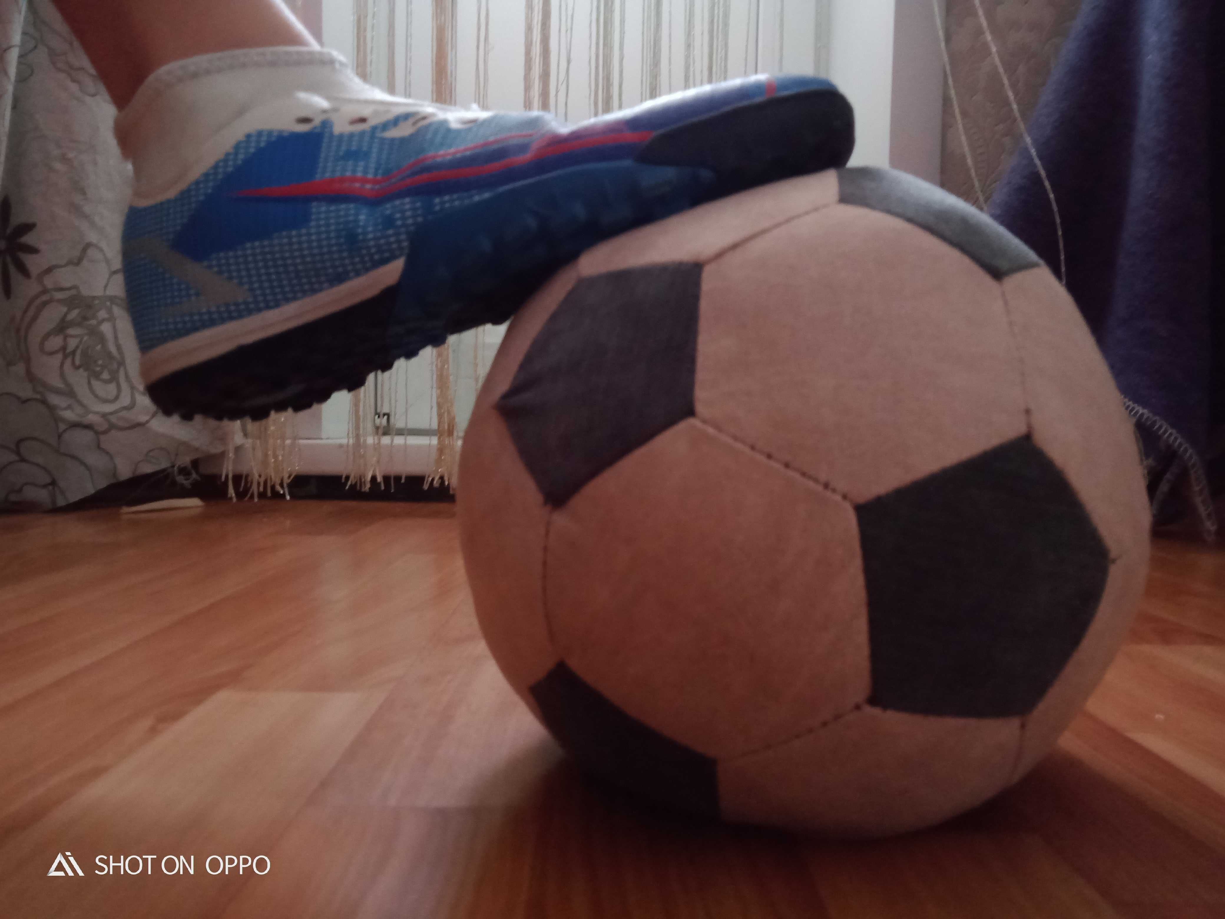 Продам футбольный сувенирный мяч