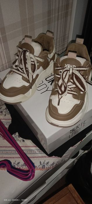 Детская обувь. Кроссовки