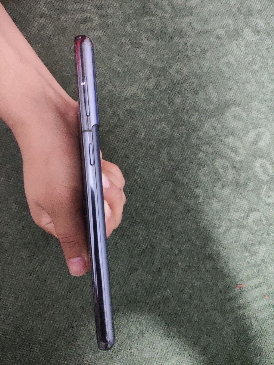Samsung Galaxy S21 5G ozini naushniki va zaryatchigi  bilan