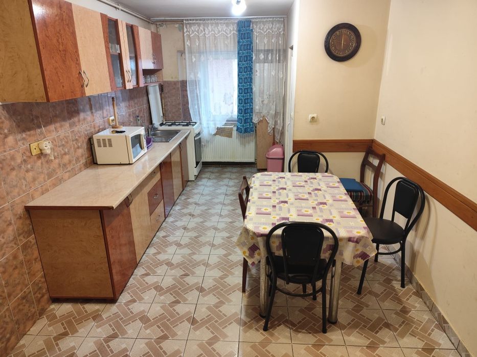 De vânzare apartament 3 camere