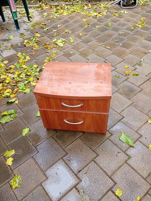 Vând dormitor .șifonier 2 uși. 1servanta  1 noptiera+canapea extensibi