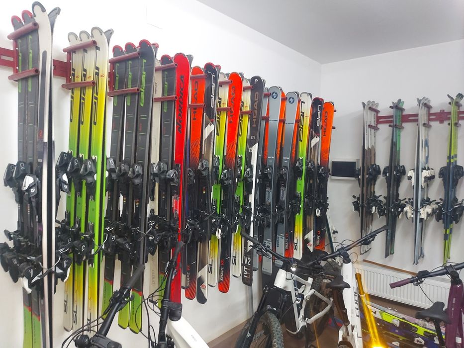 Vând, Schiuri, uscator ,rastele