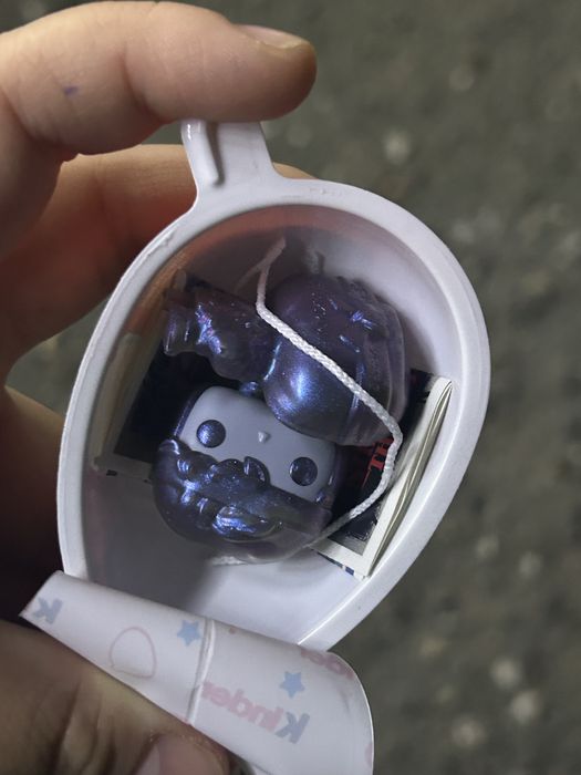 дастин осд киндер джой, stranger things kinder joy upside down