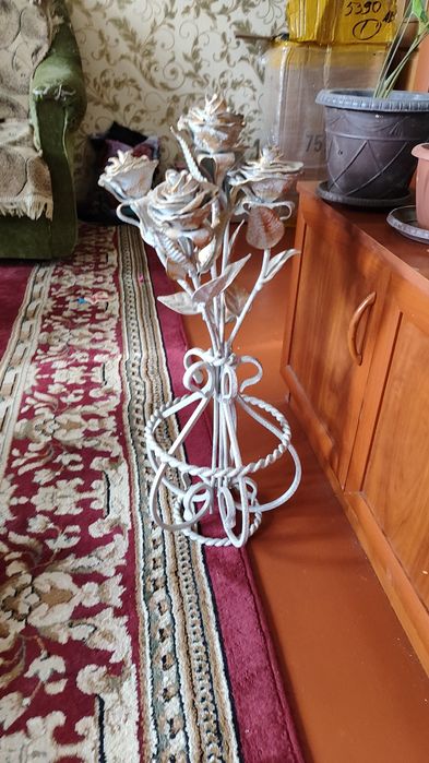 Продам железные розы