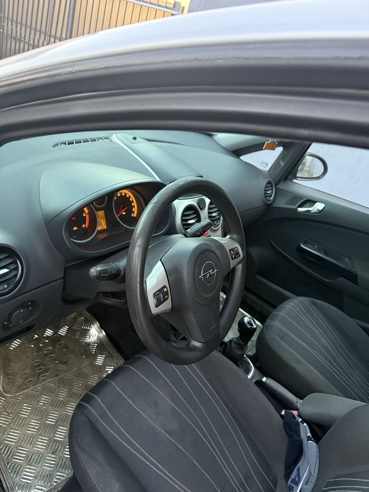 Opel corsa 1.3 diesel clima functinala an 2008