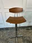 Scaune de bar – rotative, reglabile, lemn walnut – stare foarte bună