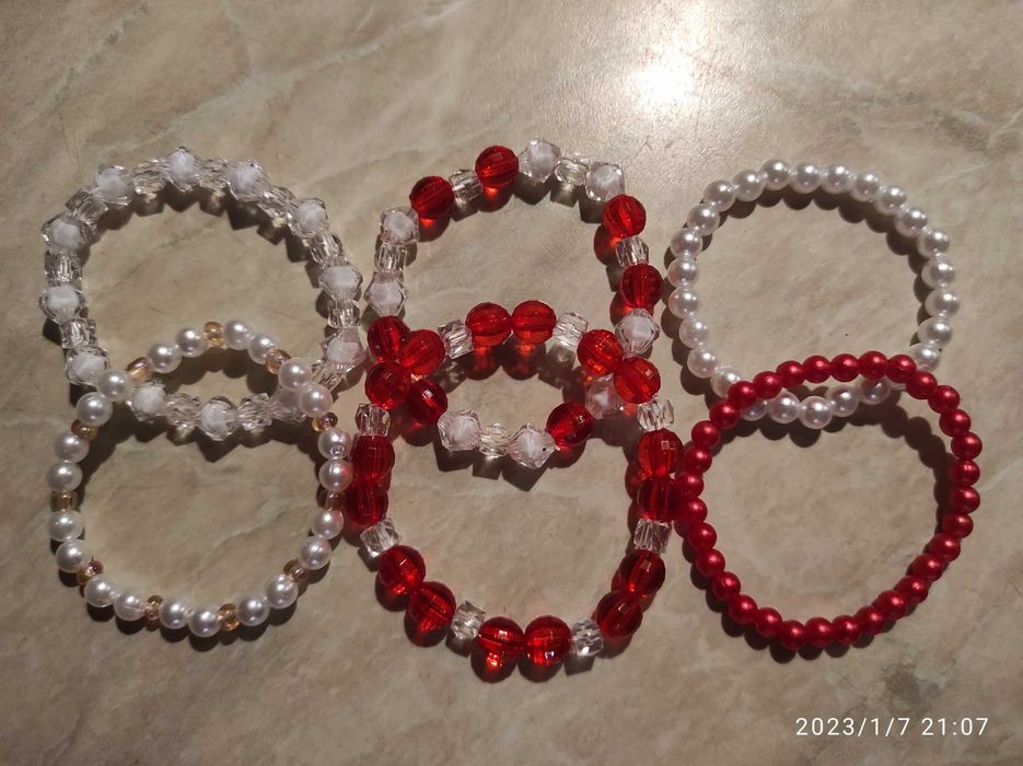 Ръчно изработени гривни