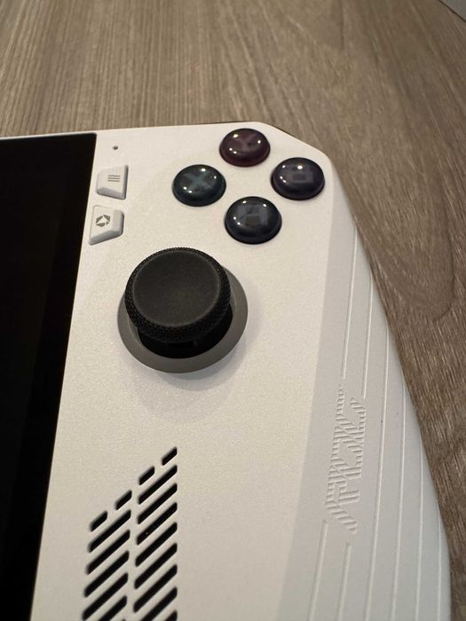 Consola portabila gaming ROG Ally Z1 Extreme, 16GB LPDDR5, SSD 512GB