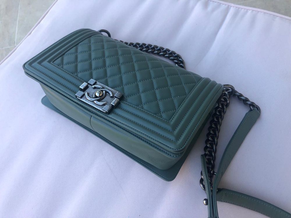 Chanel boy Medium Size